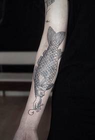 手臂魚紋身圖案