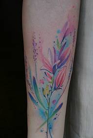 rankos spalvinga gėlių tatuiruotė tatuiruotė