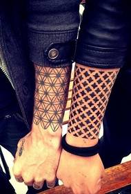 Tatuaggio totem semplice moda braccio