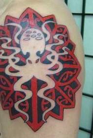 model de tatuaj roșu de squid braț