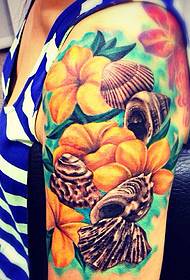 Tatuiruočių tatuiruotės iš gėlių ir šermukšnių po jūra