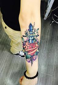 een set super-waarneembare tattoo-patronen voor de arm totem