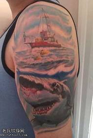tattoo letšoao la letsoho la shark sekepe