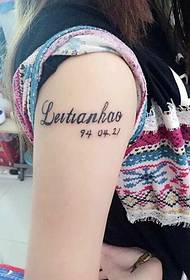 Girl bukuroshe tatuazh tatuazh i thjeshtë anglisht