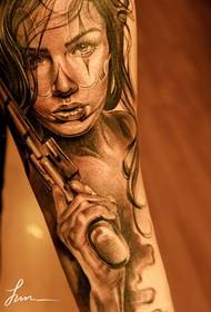rokas mākslas portreta tetovējuma figūra