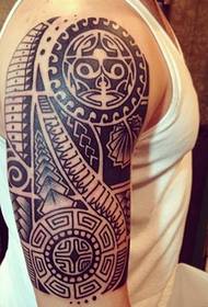 férfi kéz nagy kar uralkodó törzsi totem tetoválás mintája 15526 karos hajó tetoválás minta