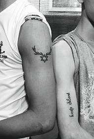 základné priateľ a pár môžu rameno tetovanie vzor