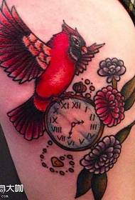 lille skulder Rød fugl vækkeur tatoveringsmønster