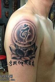 model de tatuaj sanscrit braț lotus