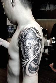 nou patró tradicional de tatuatges d'elefants en blanc i negre