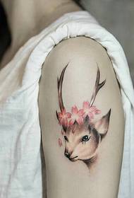 arm söt och vacker hjort tatuering mönster