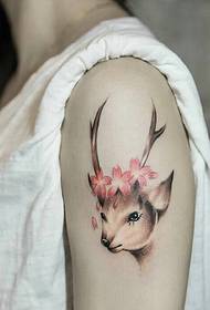 modèle de tatouage de cerf mignon et beau bras