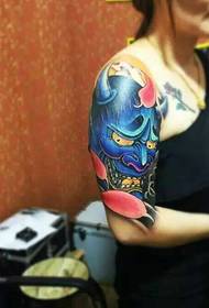 krāsa maza prajna tetovējums uz meitenes rokas 15496 krustveida tetovējums ir ļoti pievilcīgs