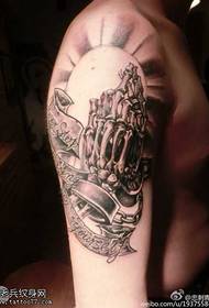 modello tatuaggio braccio mano osso