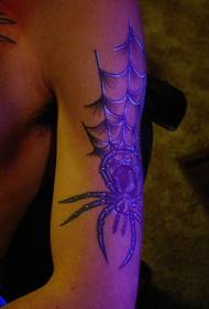 hallitseva mies käsivarsi myrkky hämähäkki tatuointi malli