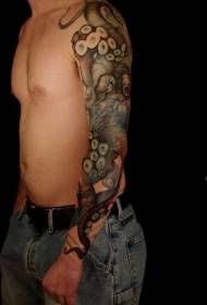 realistisk blæksprutte malet tatovering på armen