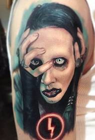 Modello realistico di tatuaggio donna strappo sexy tatuaggio realistico di Paul Ake