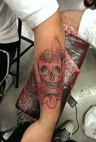 pictiúr tattoo bláth maisiúil lámh forearm