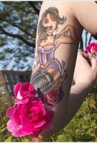 brazo grande, patrón de tatuaxe pintado a man de beleza sexy