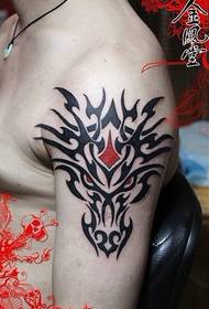 Bo'ri totem qo'lda ishlaydi