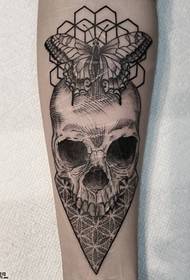 шемата за тетоважа на пеперутка на черепот
