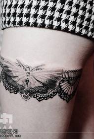 大腿蕾絲蝴蝶紋身圖案