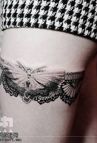 Modello di tatuaggio farfalla coscia in pizzo