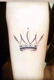 Krona tatuering illustration ädel och elegant krona tatuering mönster