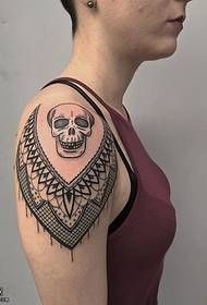 Qaabka tattoo ee brahma garabka
