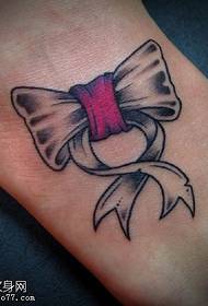 Modello realistico del tatuaggio dell'arco tridimensionale