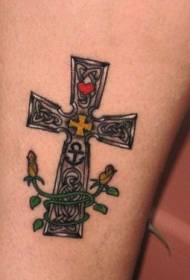 Ruža križnog srca tetovaža uzorak