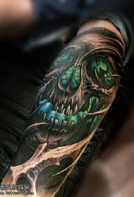 Forma realis horror femur skull tattoo