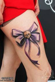 Prekrasan uzorak tetovaže lubanje luk