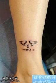 Modello di tatuaggio totem ala