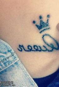 Kifua taji kipekee mfano wa tatoo ya Kiingereza