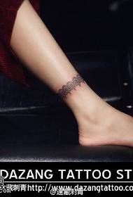 Klassiek tattoo-patroon met enkelbandjes