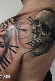 Modello tatuaggio spalla