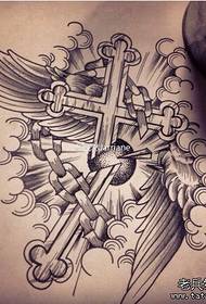 Amaphethini we-Cross Wings Tattoo Manuscript anikezwa yimibukiso ye-tattoo