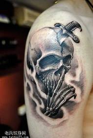 Modello di tatuaggio file braccio
