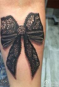 Тетоважа шема на тантела со чипка на потколеницата