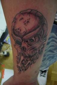 Рука татуировки злой череп