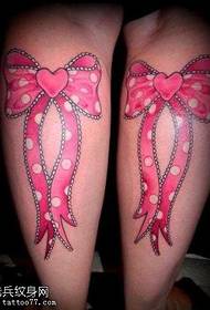Modello tatuaggio arco gamba