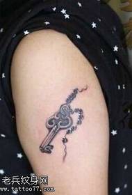 Modello tatuaggio chiave braccio