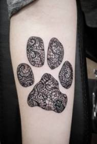 Девушка рука на черной линии эскиз кружева элемент мило собака коготь тату картина