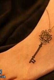 Mtindo mpya wa tattoo mpya kwenye miguu