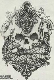 лубања божур цвијет бог око змија тетоважа узорак