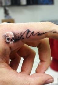 Boy vingerverf skets klein patroon ink lyn tatoeëring prentjie