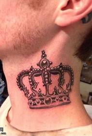 Vackert krona tatuering mönster