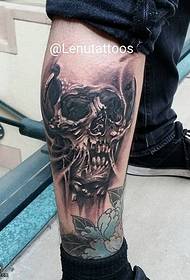 Modello di tatuaggio teschio classico con gambo