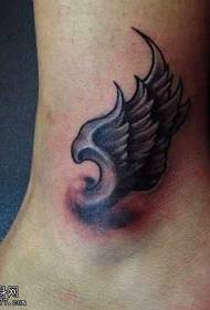 Tattoo exemplar cruribus alas